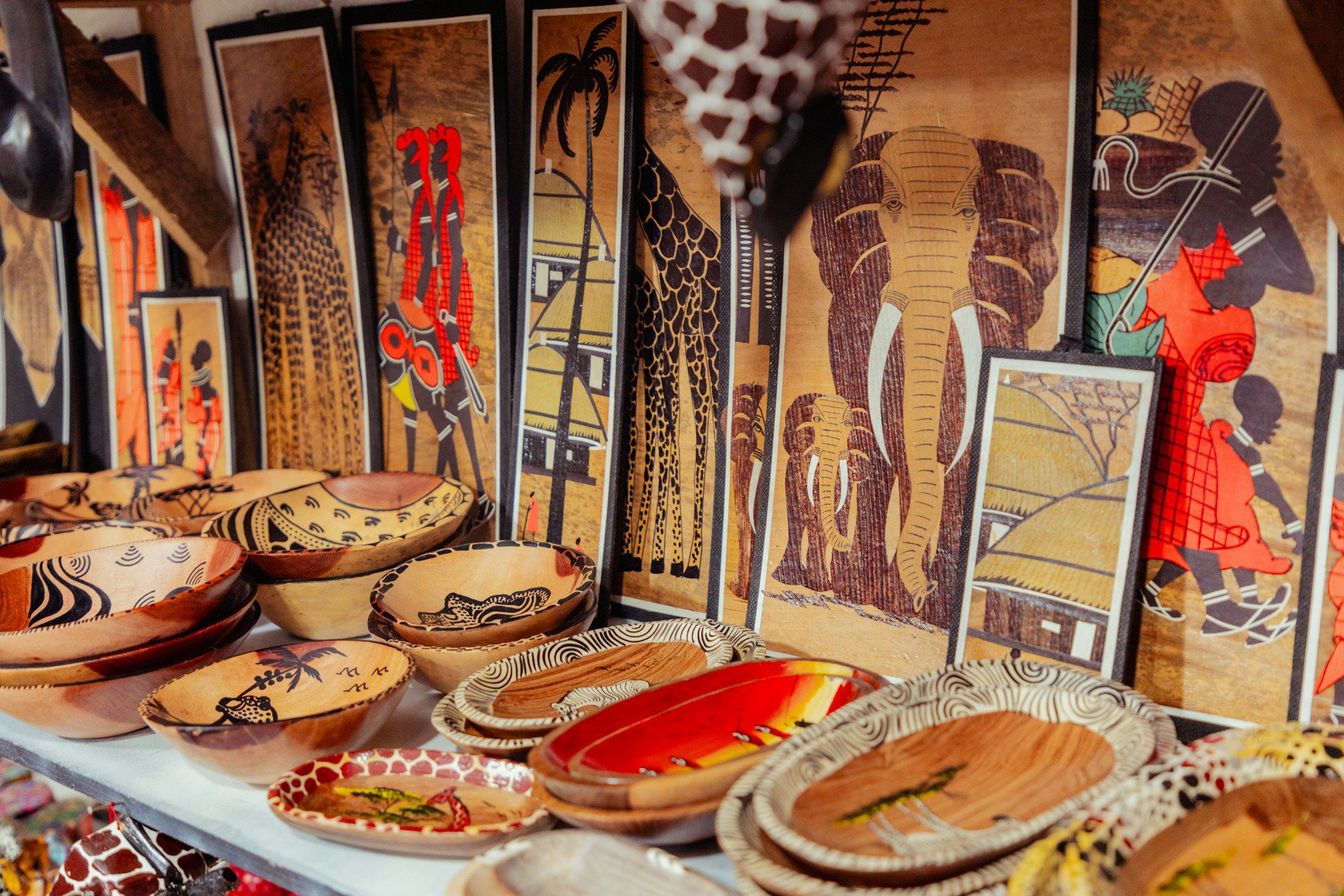 African souvenir market where safari cash planning helps travelers buy local crafts