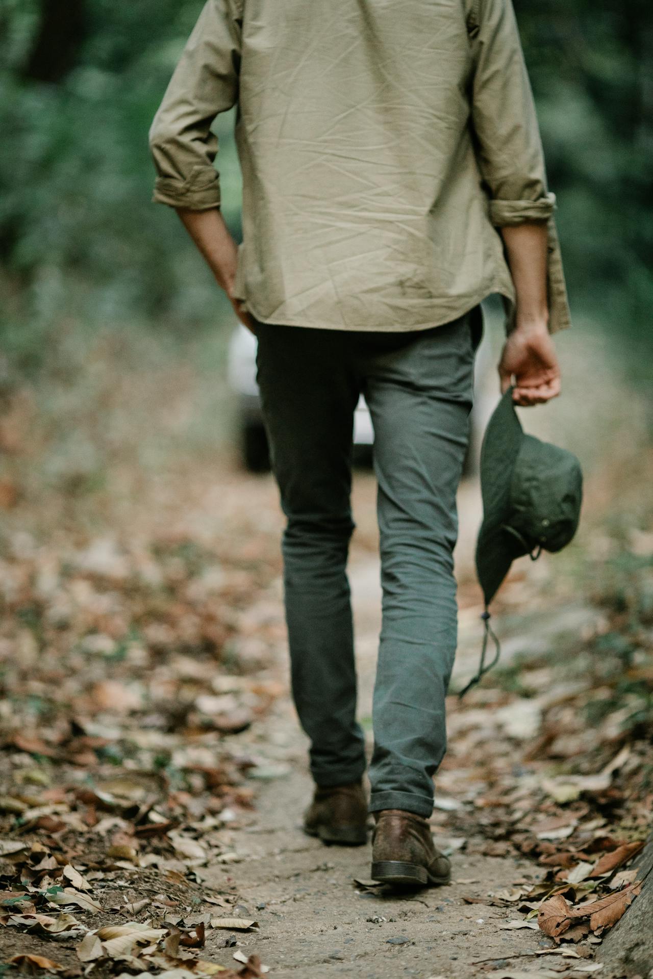 Neutral safari clothing for first-time safari travelers